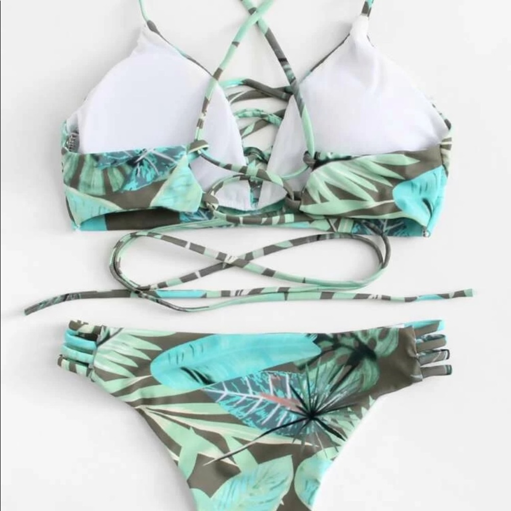 Medium Bikini Set - Picture 2 of 3
